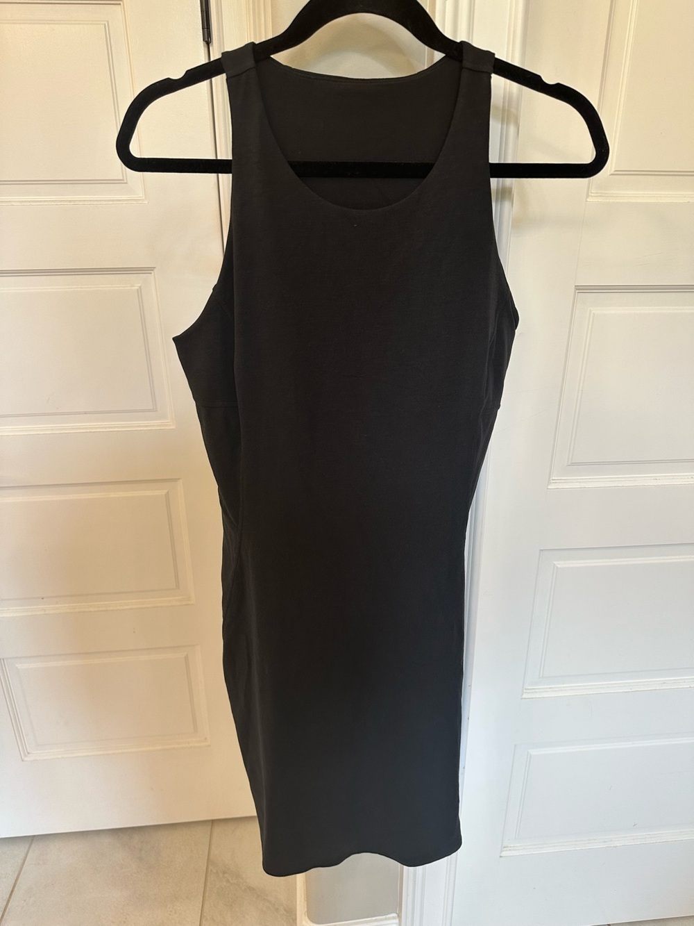 Lululemon Slim Fit Above Knee Racerback Dress Built-in Bra Womens 10 Black EUC!